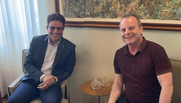 Gladson atende pedido de Pedro Longo e concede auxílio alimentação aos servidores do Estado